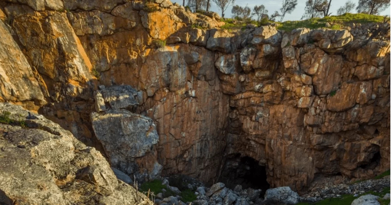 Watheroo Walk Trails: Jingemia Cave - 2 1